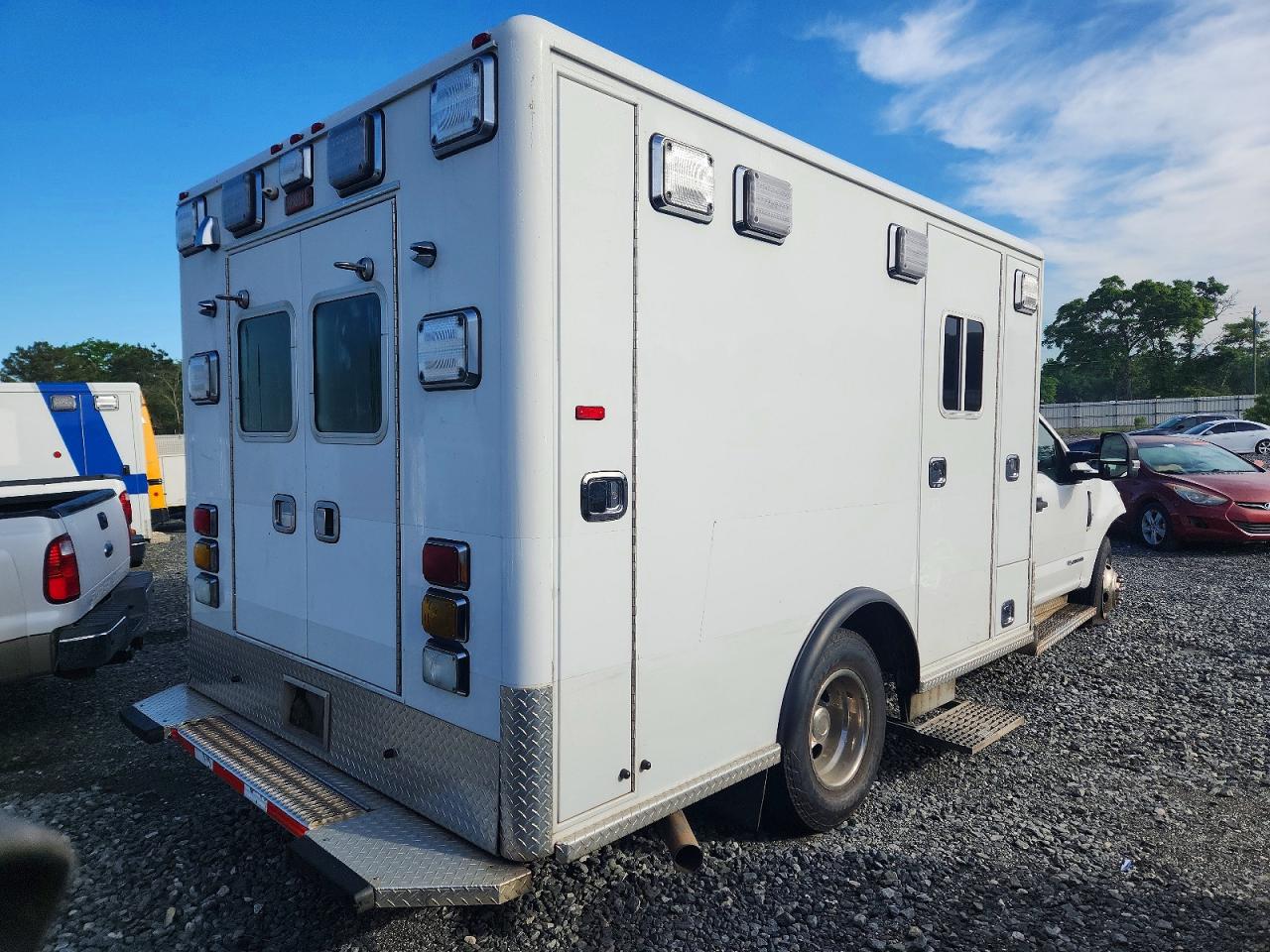 2020 Ford F-350 VIN 1FDRF3GT3LED78470 COPART salvage auction — Side, GA - CERT OF TITLE-SALVAGE, sold $3,450 on 2026-06-18 (photo 4)