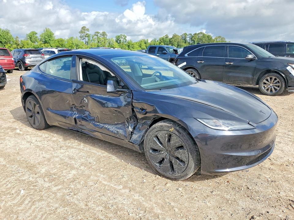 2026 Tesla Model 3 VIN 5YJ3E1EA1TF136097 COPART salvage auction — SIDE, Tx - Salvage Vehicle Title, sold $6,300 on 2026-07-28 (photo 4)