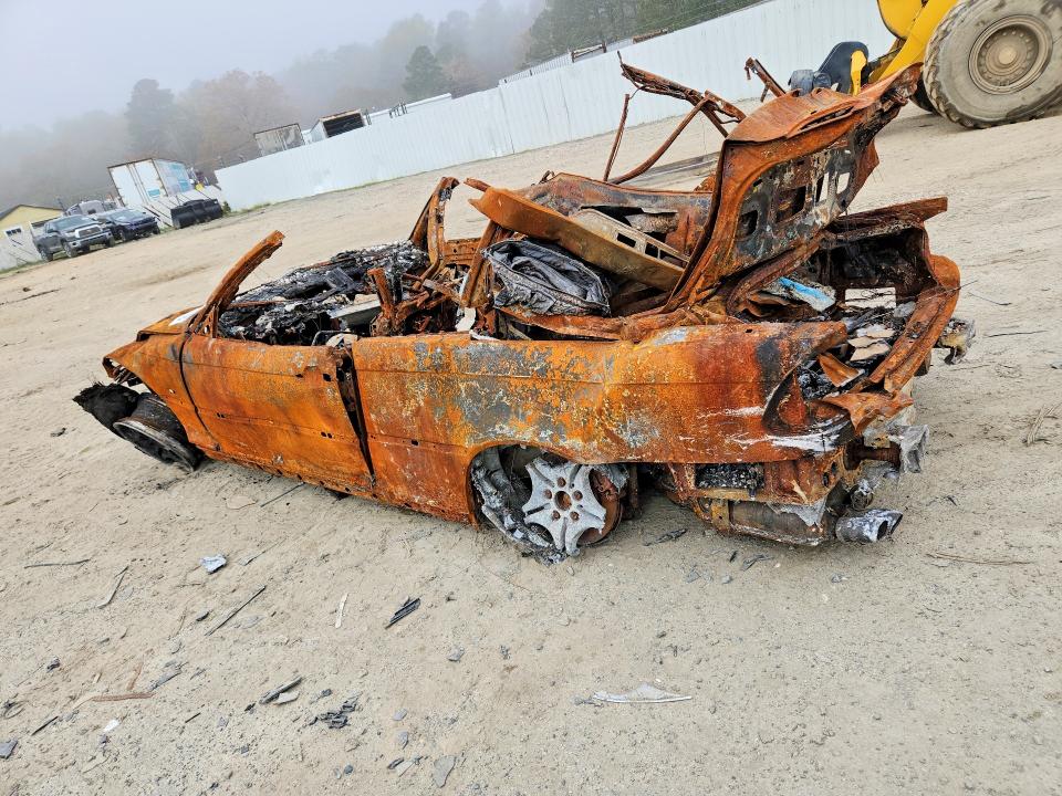 2001 BMW 3 series VIN WBABS534X1JU80877 COPART salvage auction — BURN, Md - Cert Of Salvage > 75% Damage, sold $225 on 2026-07-07 (photo 2)