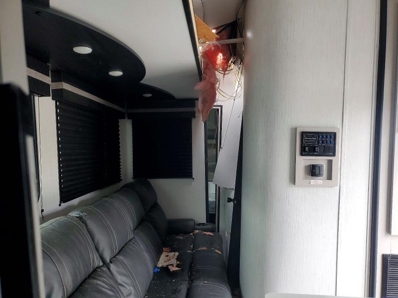 2022 Heartland rv VIN 5SFCB382XNE489058 COPART salvage auction — ROOF, MO - SALVAGE CERTIFICATE OF TITLE, sold $2,100 on 2026-07-16 (photo 5)