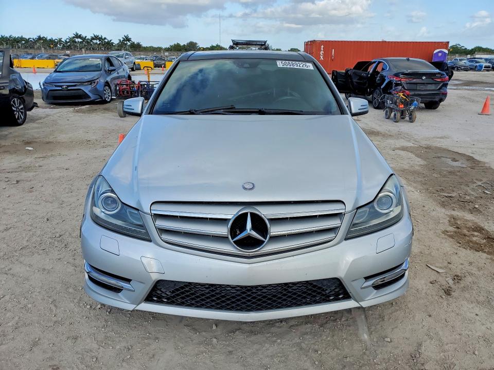 2012 Mercedes-benz C-klasse VIN WDDGF4HB1CR236222 COPART salvage auction — REAR END, Fl - Cert Of Title Slvg Rebuildable, sold $650 on 2026-08-03 (photo 5)