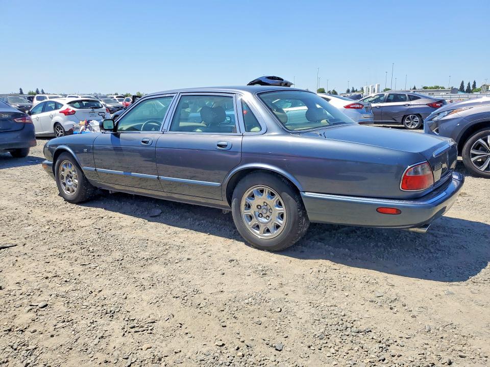 1998 Jaguar Xj series VIN SAJHX1247WC841374 COPART salvage auction — NORMAL WEAR, Ca - Dis/Dlr/Exp Only Clean Title, sold $525 on 2026-07-09 (photo 2)