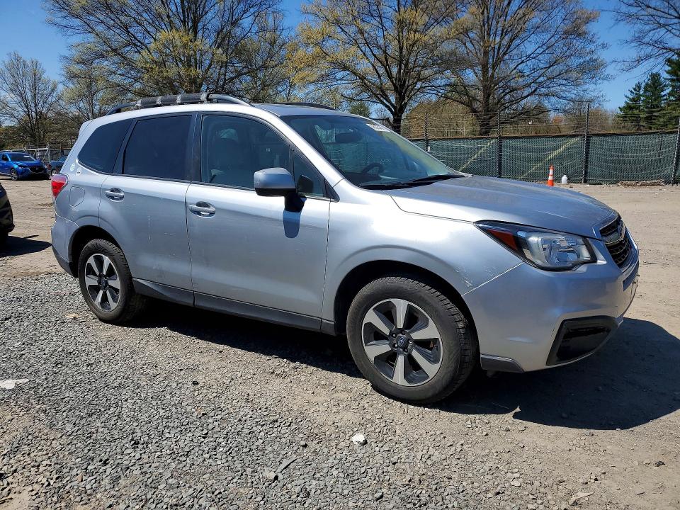 2017 Subaru Forester VIN JF2SJAGC7HH472996 COPART salvage auction — VANDALISM, Salvage Title, sold $1,550 on 2026-07-16 (photo 4)