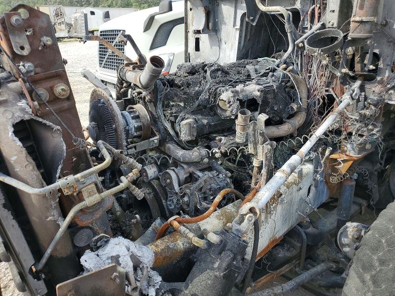 2020 Mack Granite VIN 1M2GR2GC8LM013488 COPART salvage auction — BURN, TX - SALVAGE VEHICLE TITLE, sold $275 on 2026-09-04 (photo 7)