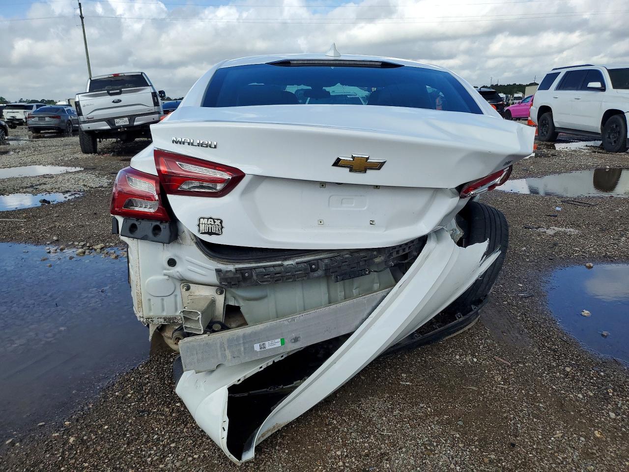 2020 Chevrolet Malibu Limited VIN 1G1ZD5ST3LF098256 COPART salvage auction — All Over, TX - SALVAGE VEHICLE TITLE, sold $800 on 2026-06-29 (photo 6)