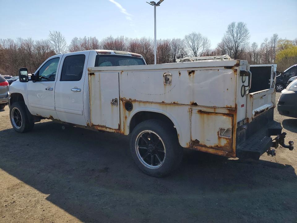 2011 Chevrolet Silverado 3500 VIN 1GB4K0CL5BF185409 COPART salvage auction — MINOR DENT/SCRATCHES, ME - CERTIFICATE OF TITLE, sold $1,450 on 2026-07-09 (photo 2)