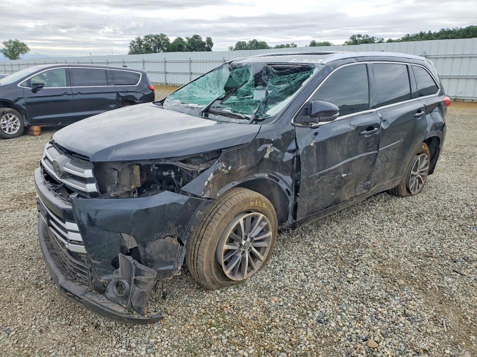 2018 Toyota Highlander VIN 5TDJZRFH0JS820959 COPART salvage auction — ROLLOVER, Ca - Salvage Certificate, sold $5,200 on 2026-07-06 (photo 1)