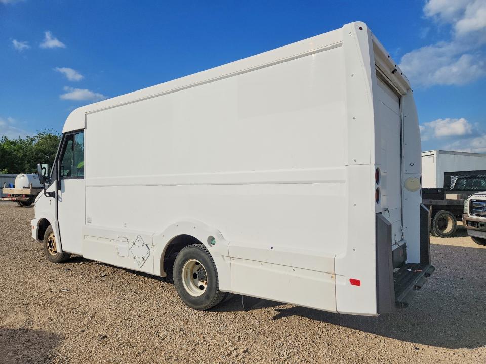 2016 Isuzu Reach VIN JALB4T173G7W00330 COPART salvage auction — MECHANICAL, Ok - Certificate Of Title, sold $2,950 on 2026-07-30 (photo 2)