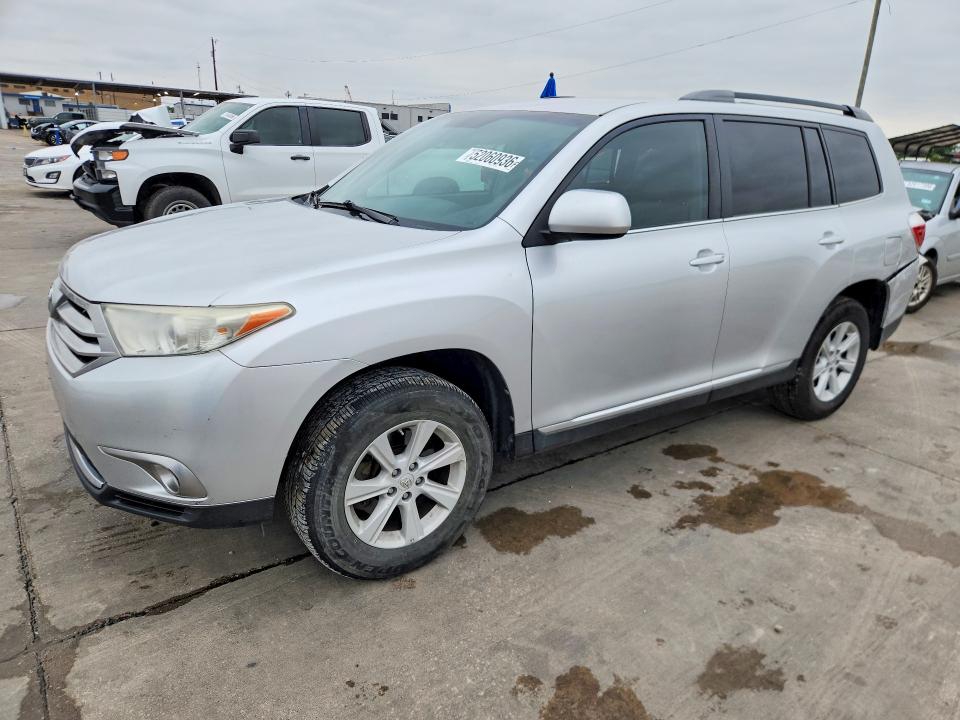 2013 Toyota VIN 5TDZA3EHXDS032008 COPART salvage auction — SIDE, Tx - Salvage Vehicle Title, sold $3,200 on 2026-07-09 (photo 1)