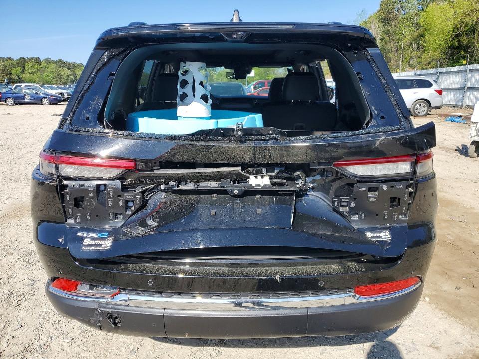 2024 Jeep Cherokee VIN 1C4RJYB64RC133702 COPART salvage auction — REAR END, VA - CERT OF TITLE - SALVAGE, sold $13,700 on 2026-07-28 (photo 6)