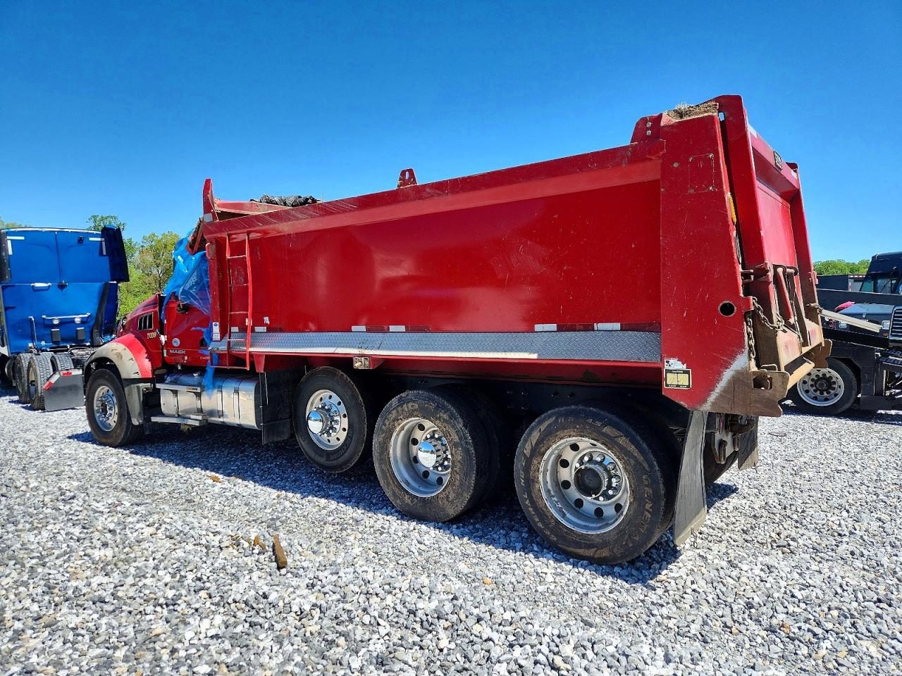 2018 Mack All other VIN 1M2AX09C9JM038748 COPART salvage auction — Rollover, PA - CERTIFICATE OF SALVAGE, sold $20,000 on 2026-06-11 (photo 3)