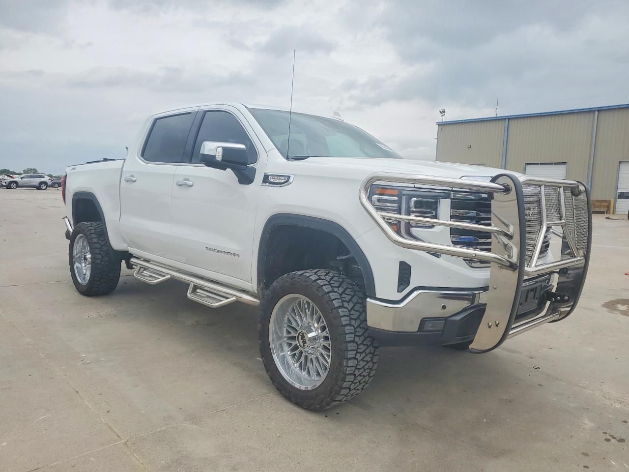 2026 GMC Sierra VIN 1GTUUDE80TZ256425 COPART salvage auction — Rear End, TX - SALVAGE VEHICLE TITLE, sold $30,000 on 2026-07-02 (photo 4)