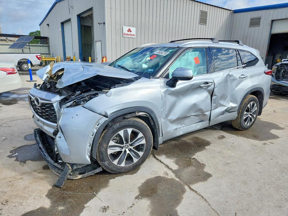 2021 Toyota Highlander VIN 5TDGZRBH1MS074283 COPART salvage auction — SIDE, Tx - Certificate Of Title, sold $400 on 2026-07-29 (photo 1)