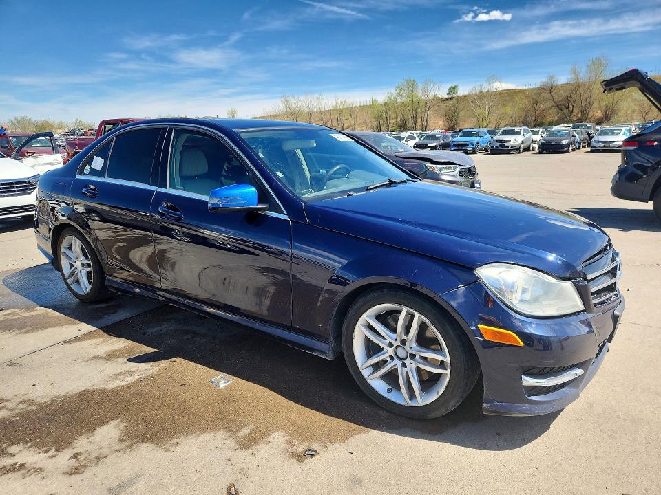 2013 Mercedes-benz C-klasse VIN WDDGF8AB1DA818693 COPART salvage auction — SIDE, CO - SALVAGE TITLE, sold $400 on 2026-07-27 (photo 4)