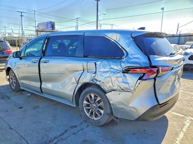 2021 Toyota Sienna VIN 5TDYRKEC2MS029736 COPART salvage auction — FRONT END, Oh - Dis/Dlr/Exp Only Salvage Title, sold $11,300 on 2026-07-29 (photo 2)