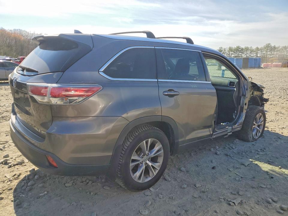 2015 Toyota Highlander VIN 5TDJKRFH4FS157536 COPART salvage auction — SIDE, Nj - Cert Of Title-Salvage, sold $400 on 2026-07-29 (photo 3)