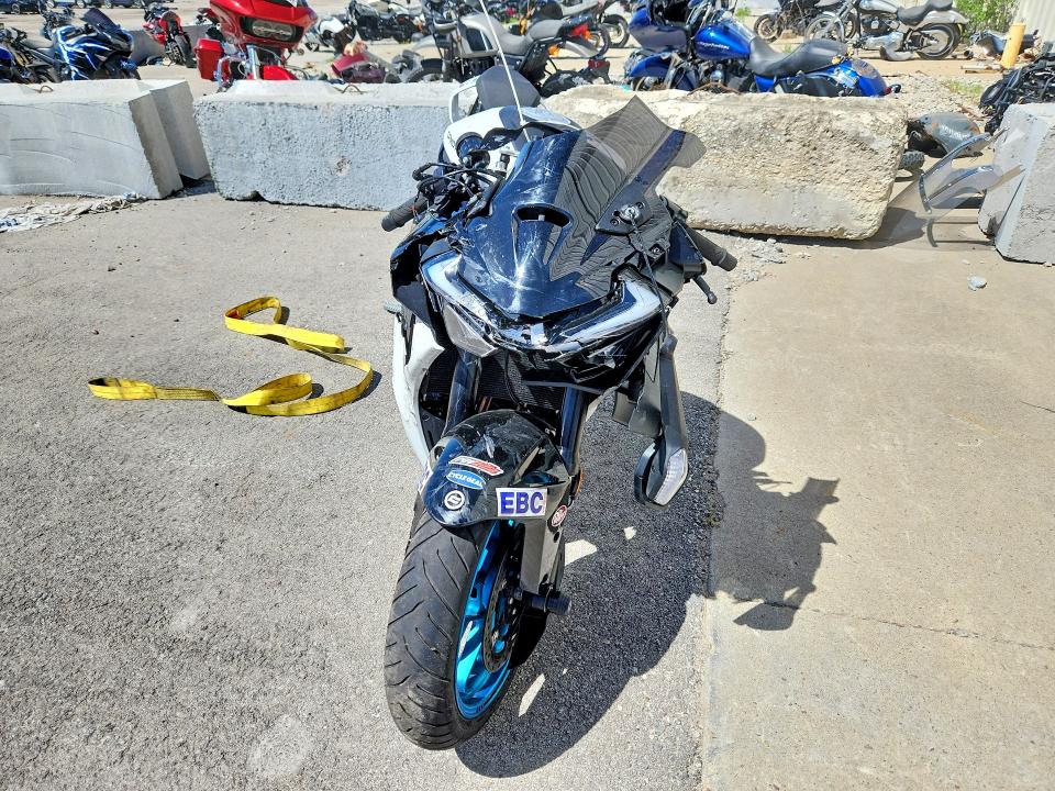 2025 Cf moto 675ss VIN LCEPEVLP4S6001528 COPART salvage auction — FRONT END, KS - CERT OF TITLE-SALVAGE, sold $1,200 on 2026-07-02 (photo 2)