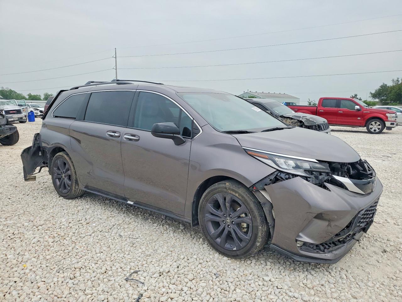 2022 Toyota Sienna VIN 5TDDRKEC9NS078285 COPART salvage auction — Front End, TX - SALVAGE VEHICLE TITLE, sold $15,600 on 2026-07-09 (photo 4)