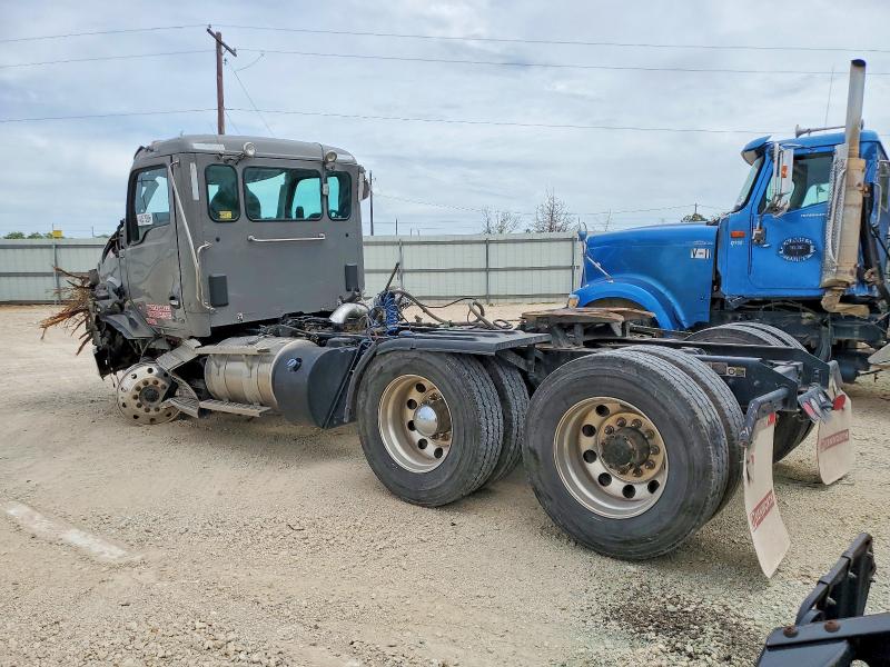 2025 Kenworth T880 VIN 1XKZDK9X4SJ163646 COPART salvage auction — ROLLOVER, TX - SALVAGE VEHICLE TITLE, sold $9,400 on 2026-07-09 (photo 3)