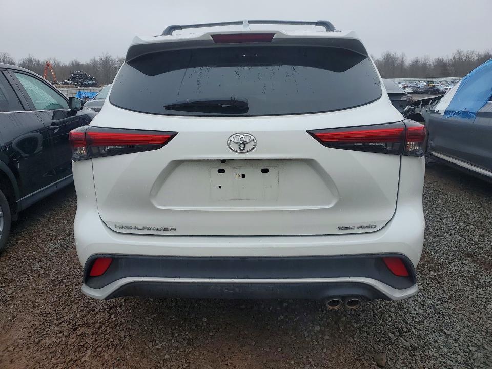 2023 Toyota Highlander VIN 5TDKDRBH4PS019260 COPART salvage auction — MINOR DENT/SCRATCHES, Nj - Cert Of Title-Salvage, sold $28,500 on 2026-07-07 (photo 6)
