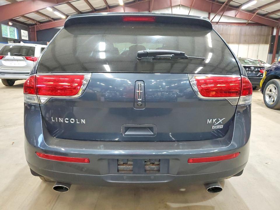 2013 Lincoln townhouse Mkx VIN 2LMDJ8JK6DBL36298 COPART salvage auction — MINOR DENT/SCRATCHES, RI - CERTIFICATE OF TITLE, sold $2,900 on 2026-07-31 (photo 6)