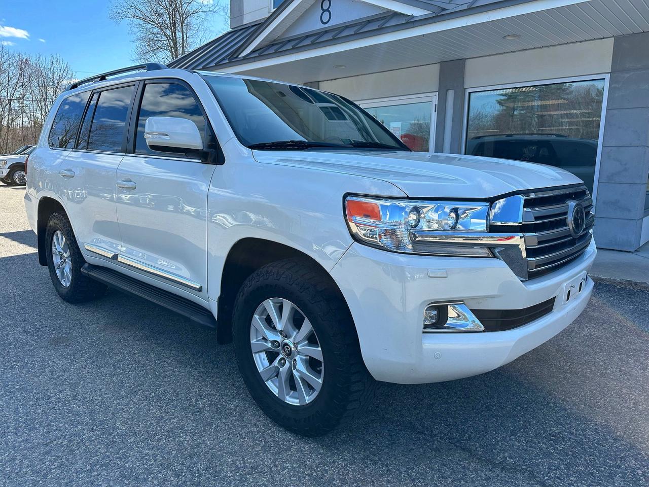 2017 Toyota Land cruiser VIN JTMCY7AJ7H4052946 COPART salvage auction — Minor Dent/Scratches, IL - CERTIFICATE OF TITLE (P), sold $38,250 on 2026-05-29 (photo 1)