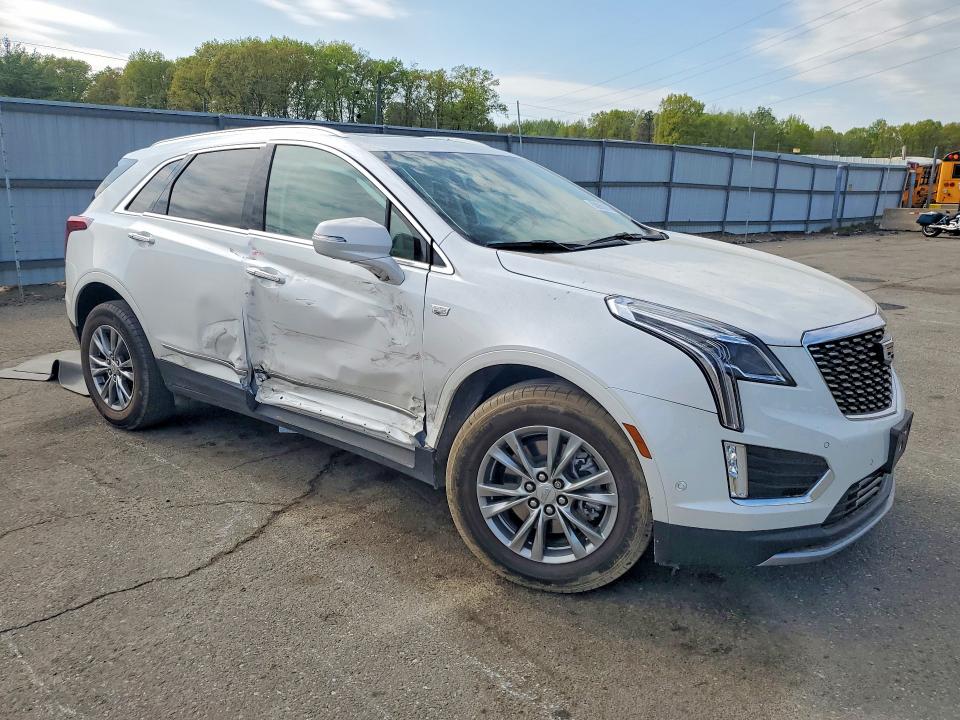 2022 Cadillac Xt5 VIN 1GYKNDRS9NZ172255 COPART salvage auction — SIDE, Salvage Title, sold $9,600 on 2026-08-11 (photo 4)