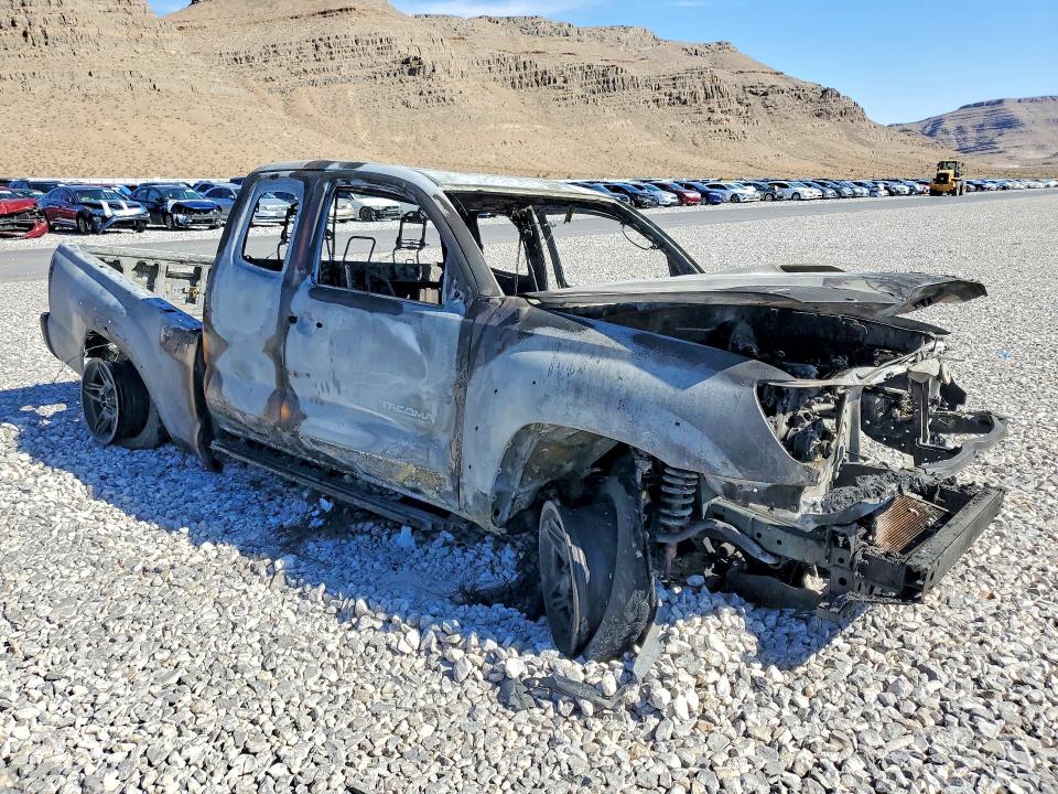 2014 Toyota Tacoma VIN 5TFTU4GN4EX063840 COPART salvage auction — BURN, NV - NON-REPAIRABLE VEHICLE CERT, sold $125 on 2026-07-27 (photo 4)