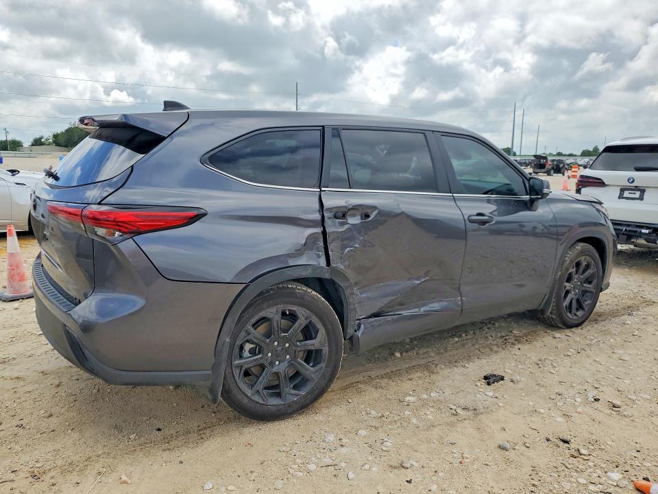 2023 Toyota Highlander VIN 5TDKDRAH8PS526499 COPART salvage auction — SIDE, Salvage Title, sold $12,900 on 2026-07-09 (photo 3)