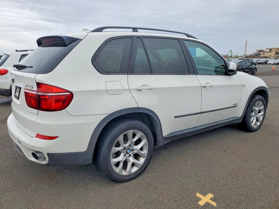 2013 BMW X5 VIN 5UXZV4C54D0B04845 COPART salvage auction — WATER/FLOOD, Hi - Certificate Of Salvage, sold $550 on 2026-07-27 (photo 3)
