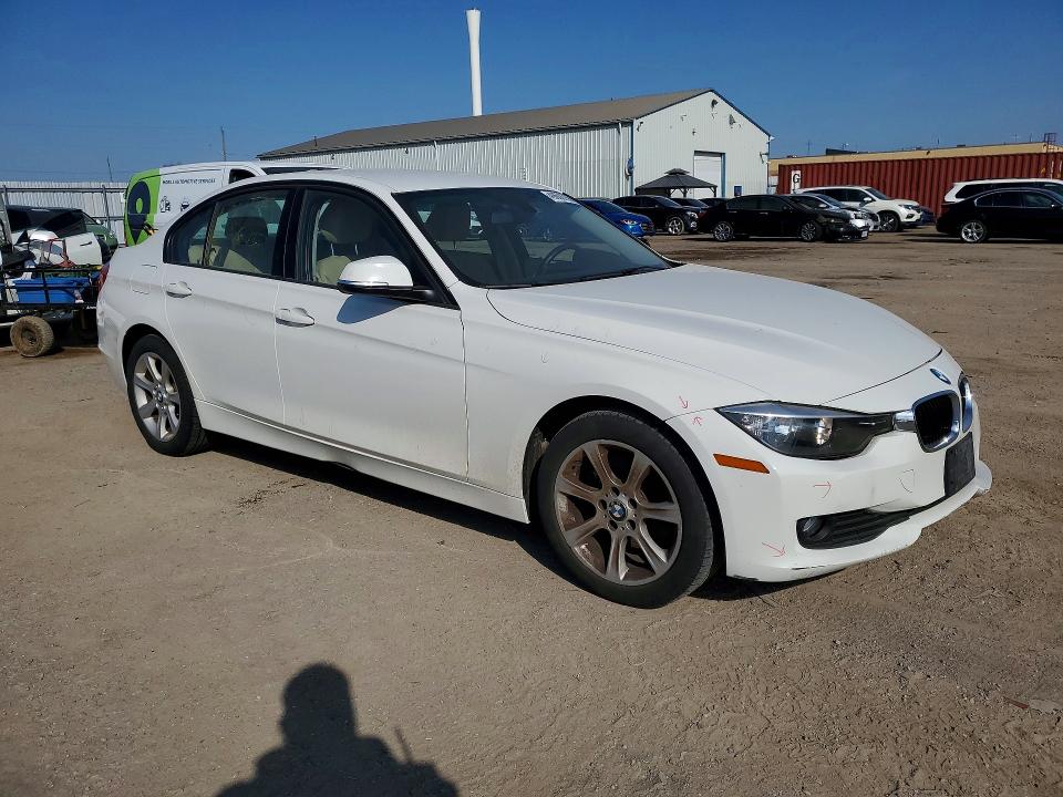 2014 BMW 3er VIN WBA3C3C50EK200091 COPART salvage auction — FRONT END, ON - PERMIT NO BRAND - UNFIT, sold $4,200 on 2026-07-07 (photo 4)