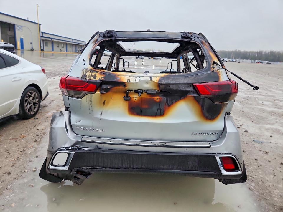 2019 Toyota Highlander VIN 5TDDZRFH9KS926938 COPART salvage auction — BURN, Il - Junking Cert Of A Vehicle, sold $200 on 2026-07-22 (photo 6)