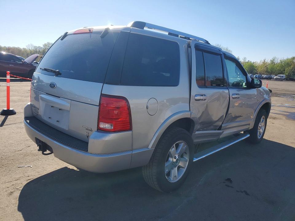 2005 Ford Explorer VIN 1FMDU75W95UA45543 COPART salvage auction — ROLLOVER, CT - CERT OF TITLE-SALVAGE, sold $450 on 2026-07-02 (photo 3)