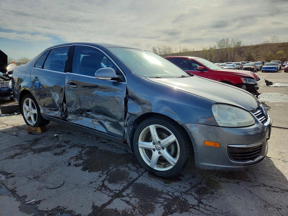 2008 Volkswagen Jetta VIN 3VWRM81K58M077737 COPART salvage auction — SIDE, Co - Public - Salvage Title, sold $325 on 2026-07-22 (photo 4)
