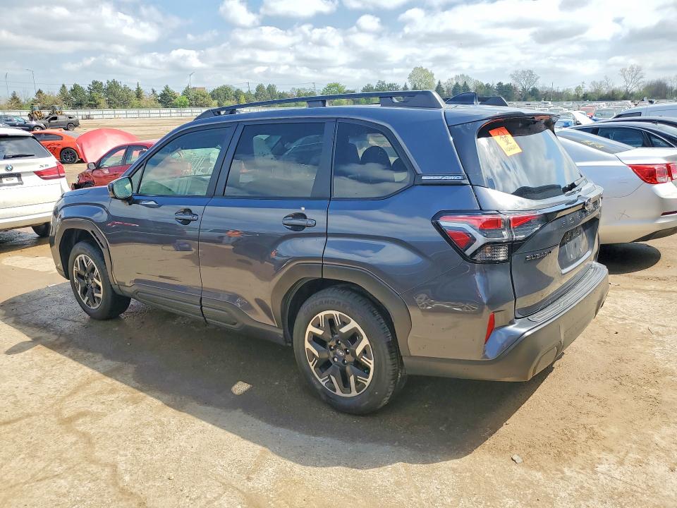 2025 Subaru Forester VIN JF2SLDDC5SH408530 COPART salvage auction — SIDE, Salvage Title, sold $7,700 on 2026-09-01 (photo 2)