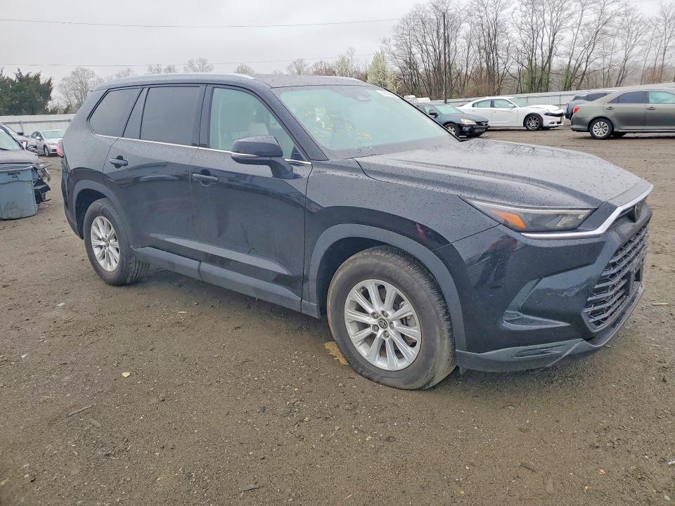 2024 Toyota Highlander VIN 5TDAAAB58RS015971 COPART salvage auction — MINOR DENT/SCRATCHES, NJ, sold $22,400 on 2026-07-15 (photo 4)
