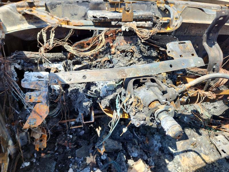 2001 Chevrolet Silverado 3500 VIN 1GCJC33171F165561 COPART salvage auction — ENGINE BURN, AL - CERT OF TITLE-PARTS ONLY SALVG, sold $200 on 2026-07-22 (photo 9)