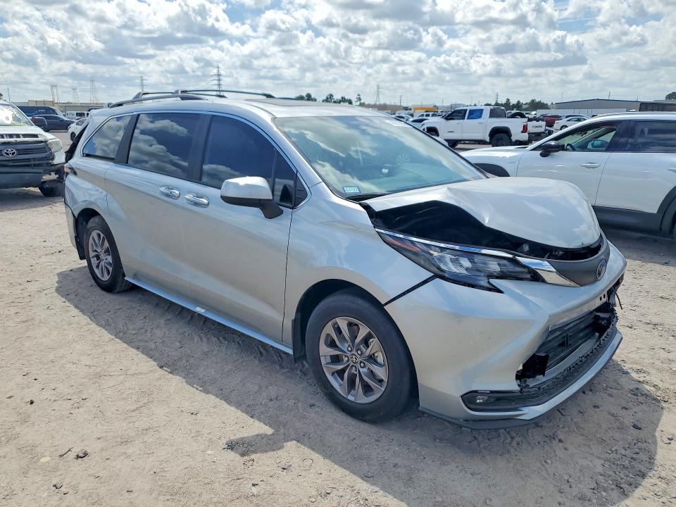 2025 Toyota Sienna VIN 5TDYRKECXSS241197 COPART salvage auction — FRONT END, Tx - Salvage Vehicle Title, sold $20,000 on 2026-07-28 (photo 4)