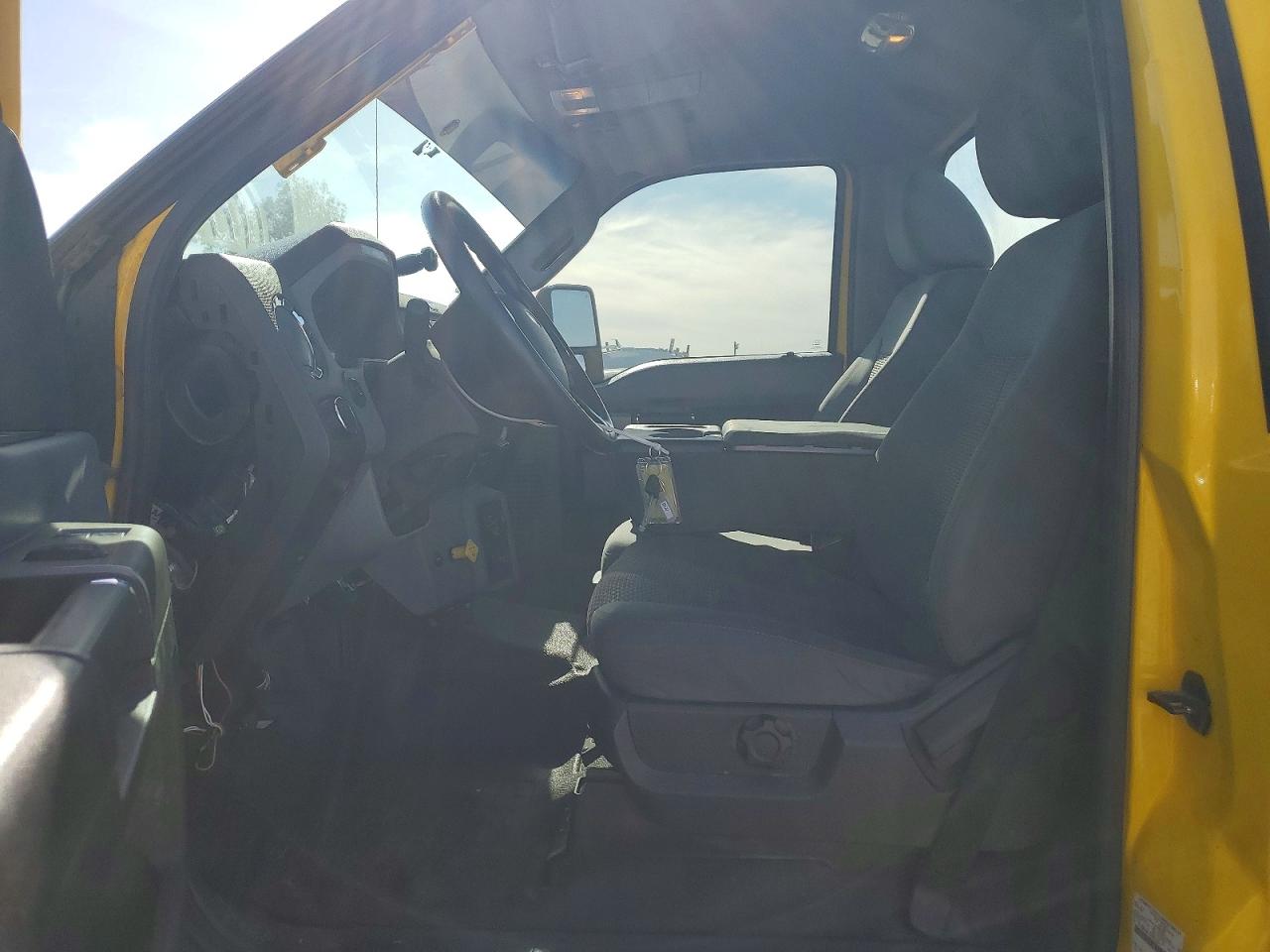 2022 Ford F-650 VIN 1FDWF6DC1NDF01040 COPART salvage auction — Mechanical, CA - DIS/DLR/EXP ONLY CLEAN TITLE (P), sold $20,200 on 2026-06-01 (photo 7)