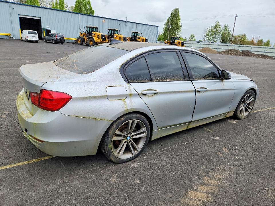 2013 BMW 3er VIN WBA3C1G55DNN93310 COPART salvage auction — FRONT END, Wa - Vehicle Cert Of Ownership-Titl, sold $550 on 2026-07-06 (photo 3)
