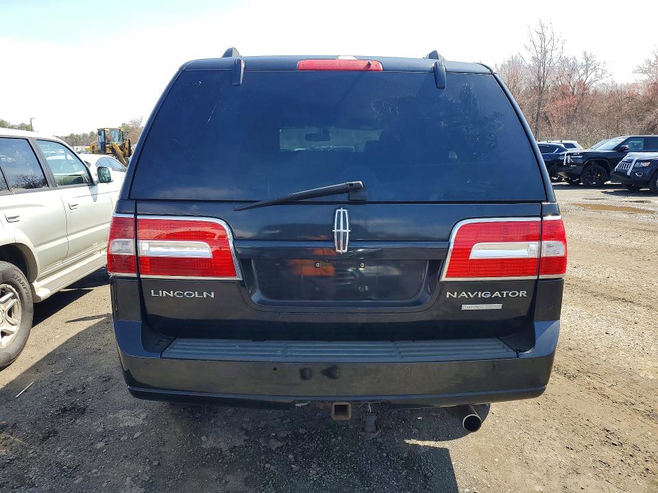 2011 Lincoln townhouse Navigator VIN 5LMJJ2J5XBEJ01892 COPART salvage auction — UNDERCARRIAGE, RI - CERTIFICATE OF TITLE, sold $1,500 on 2026-07-09 (photo 6)