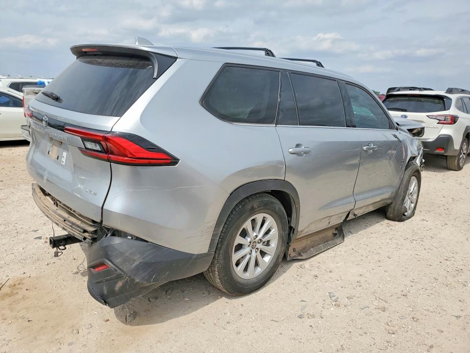 2024 Toyota Highlander VIN 5TDAAAA59RS000624 COPART salvage auction — FRONT END, Salvage Title, sold $8,200 on 2026-07-23 (photo 3)