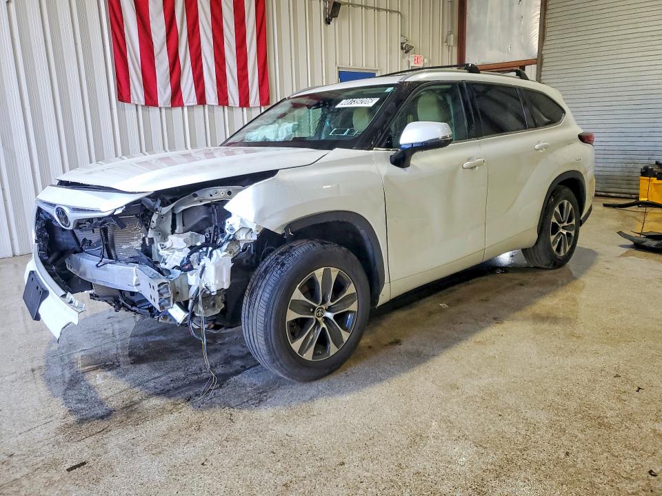 2023 Toyota Highlander VIN 5TDKDRAHXPS005543 COPART salvage auction — FRONT END, In - Certificate Of Title, sold $13,700 on 2026-07-02 (photo 1)