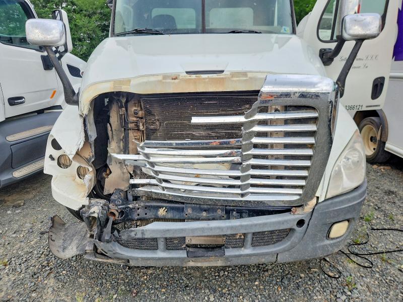 2012 Freightliner Cascadia VIN 1FUJGEBG7CLBP0118 COPART salvage auction — FRONT END, LA - CERT OF TITLE-SALVAGE, sold $5,200 on 2026-09-03 (photo 7)