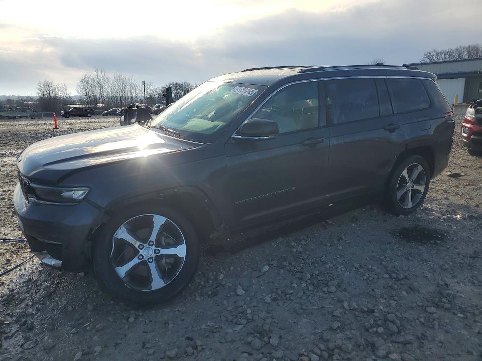 2023 Jeep Cherokee VIN 1C4RJKBG0P8777686 COPART salvage auction — SIDE, Salvage Title, sold $11,400 on 2026-09-03 (photo 1)