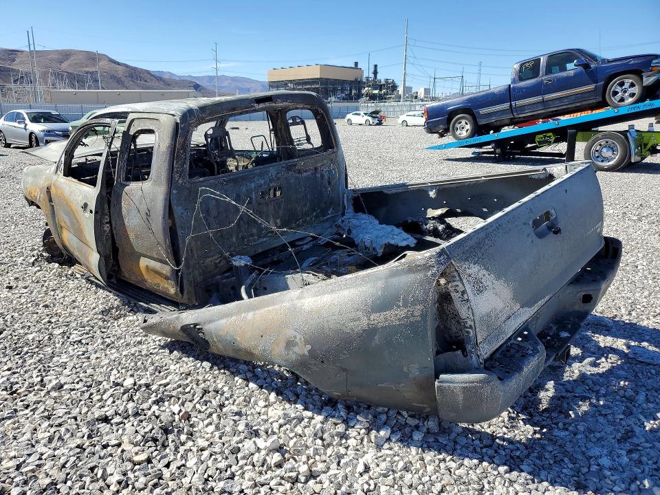 2014 Toyota Tacoma VIN 5TFTU4GN4EX063840 COPART salvage auction — BURN, NV - NON-REPAIRABLE VEHICLE CERT, sold $125 on 2026-07-27 (photo 2)
