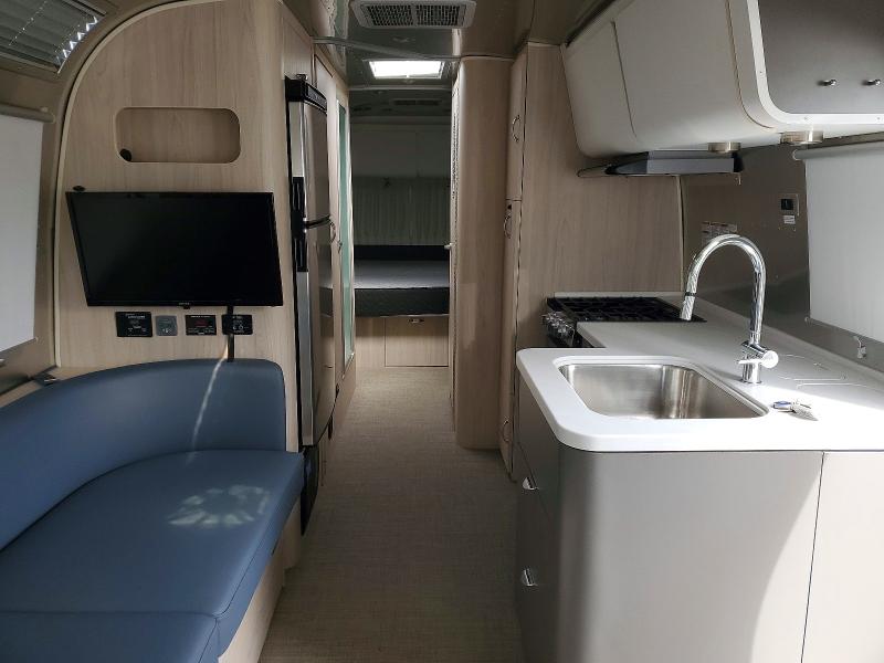2024 Airstream Camper VIN 1STTNYL22RJ572643 COPART salvage auction — REAR END, IN - CERT OF TITLE-SALVAGE TITLE, sold $10,400 on 2026-07-09 (photo 6)