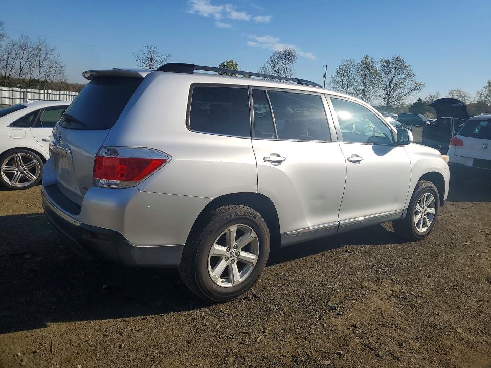 2013 Toyota Highlander VIN 5TDBK3EH6DS190554 COPART salvage auction — MINOR DENT/SCRATCHES, Salvage Title, sold $4,650 on 2026-07-29 (photo 3)