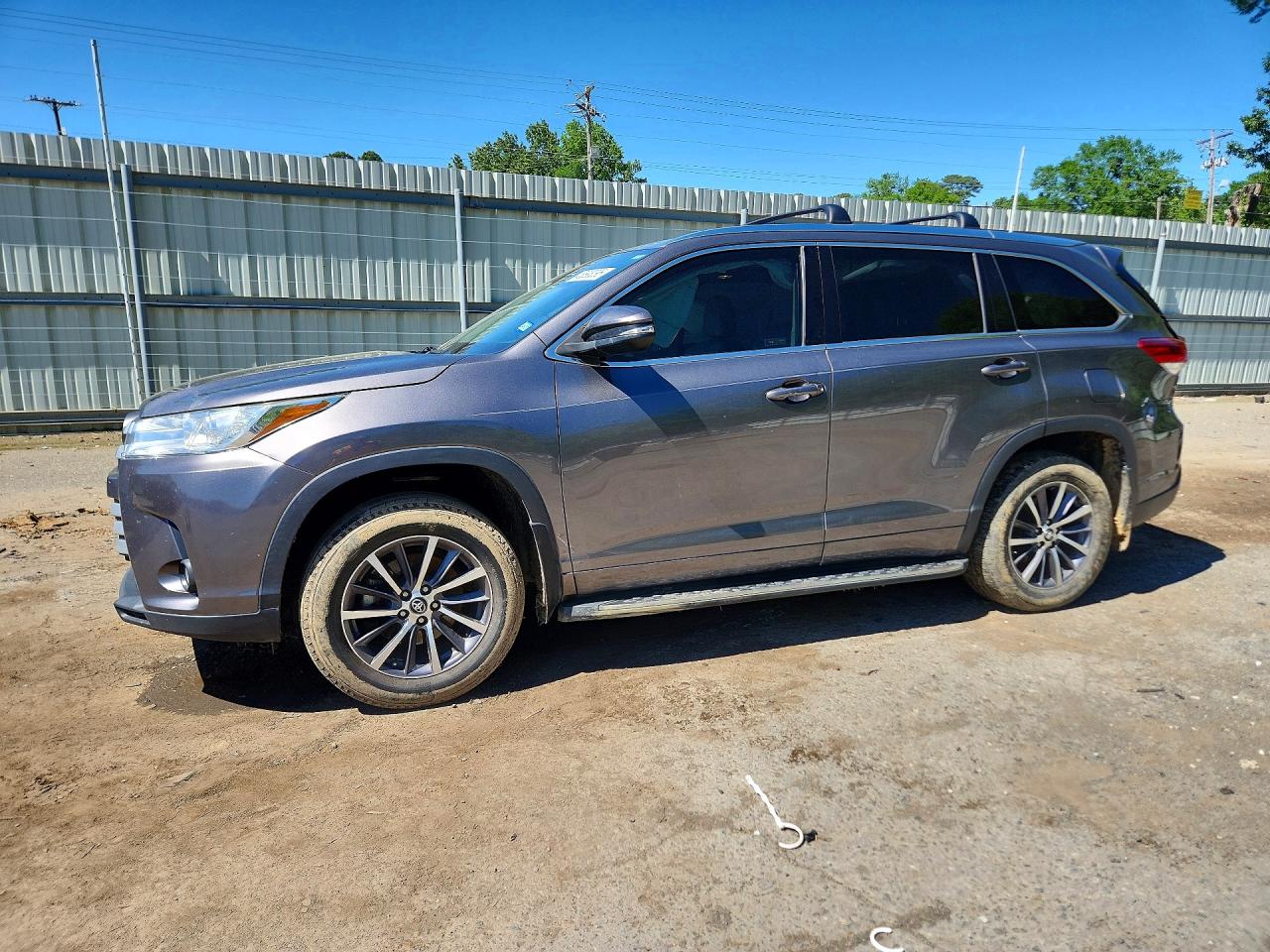 2017 Toyota Highlander VIN 5TDKZRFH1HS517977 COPART salvage auction — Side, TX - SALVAGE VEHICLE TITLE, sold $6,900 on 2026-07-02 (photo 1)