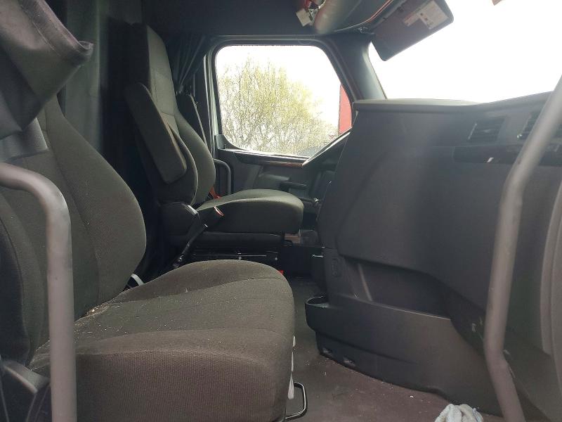 2024 Freightliner Cascadia 126 VIN 3AKJHHFG7RSUX0292 COPART salvage auction — SIDE, IN - CERT OF TITLE-SALVAGE TITLE, sold $18,300 on 2026-07-23 (photo 5)
